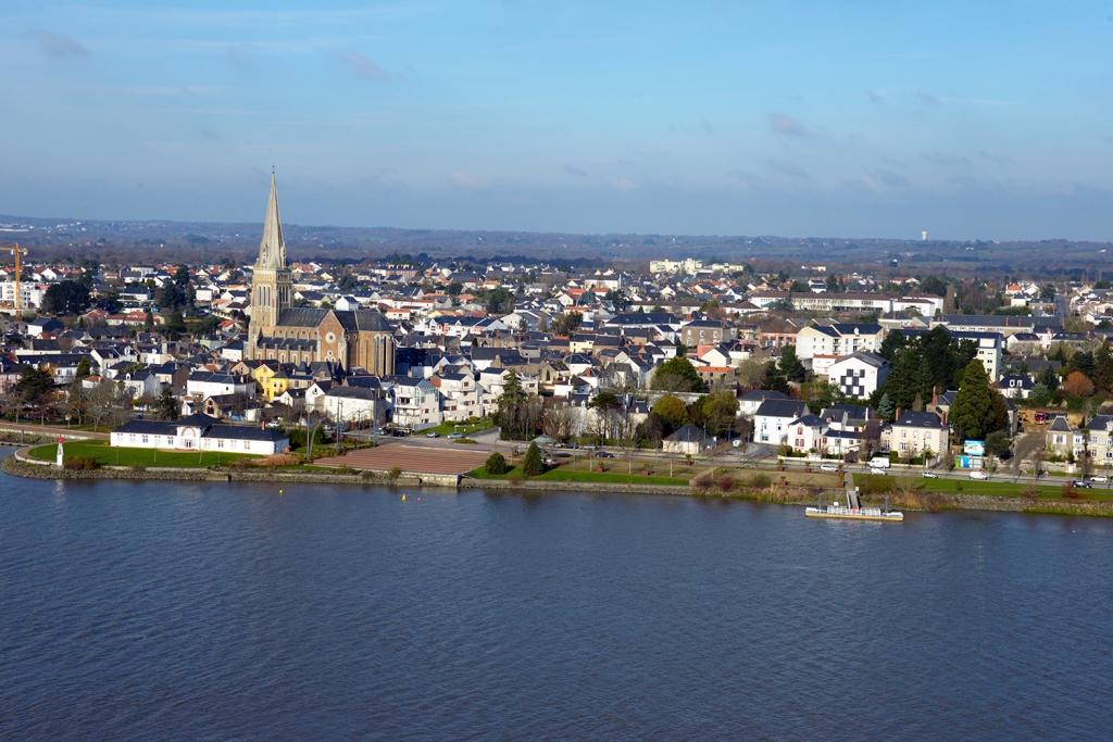 Le centre-ville de Couëron en bord de la Loire