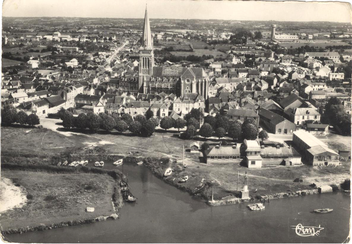 Carte postale ancienne : vue aérienne de Couëron
