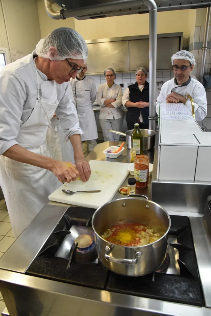 Restaurant scolaire cuisinier agent restauration