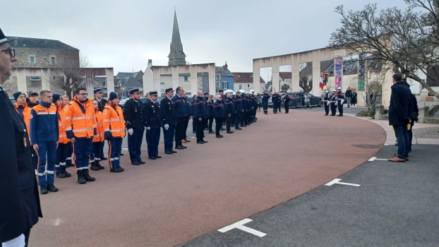 Rassemblement Place Charles de Gaulle - Cérémonie de la Sainte-Barbe des Sapeurs-Pompiers de Couëron