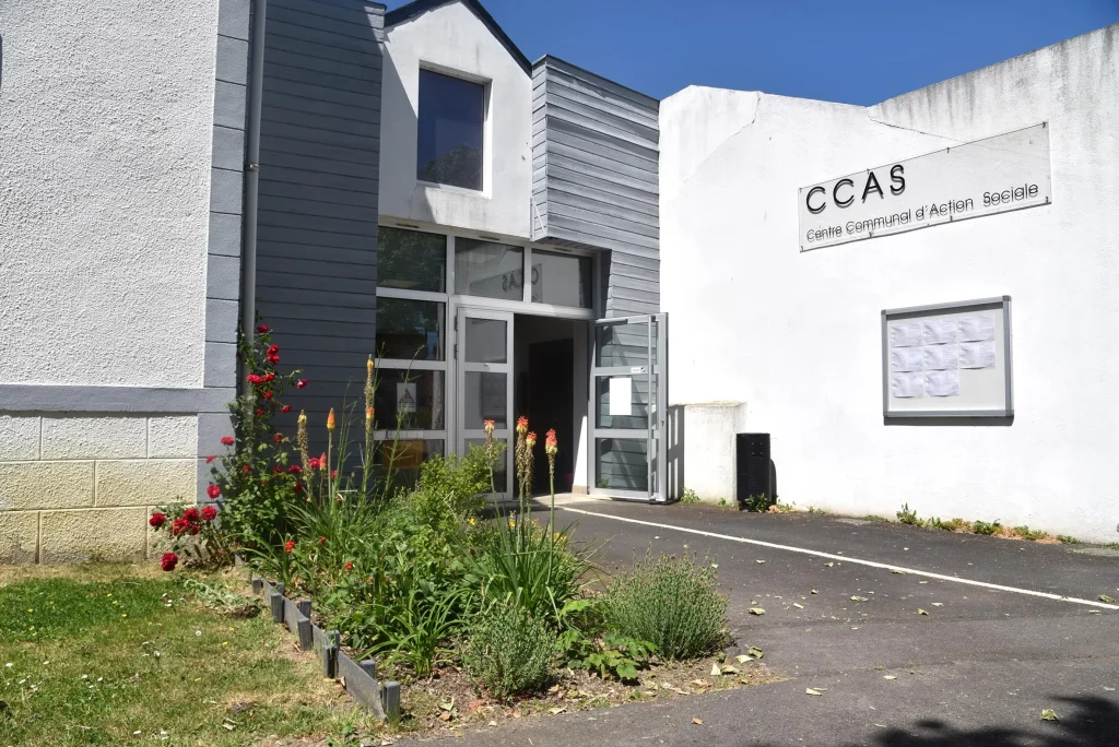 Entrée du bâtiment du Centre Communal d'Action Sociale (CCAS) de Couëron