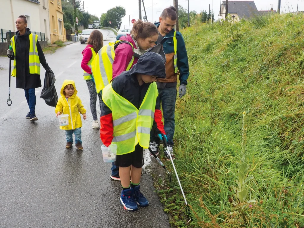 Collecte citoyenne des déchets abandonnés à Couëron